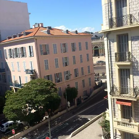 Dans Le Centre